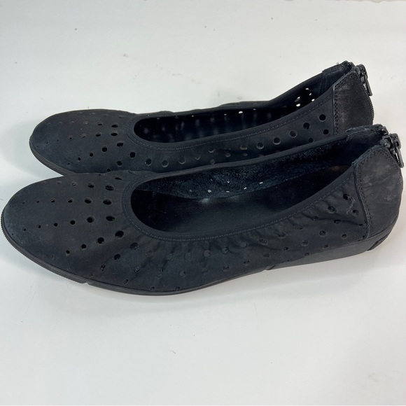 Sesto Meucci Diva Women’s Sz 9 Black Flats Perforated Skimmer Back Zipper Wedge - Picture 2 of 7